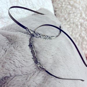 🎁 Antique-inspired headband hair accessory
